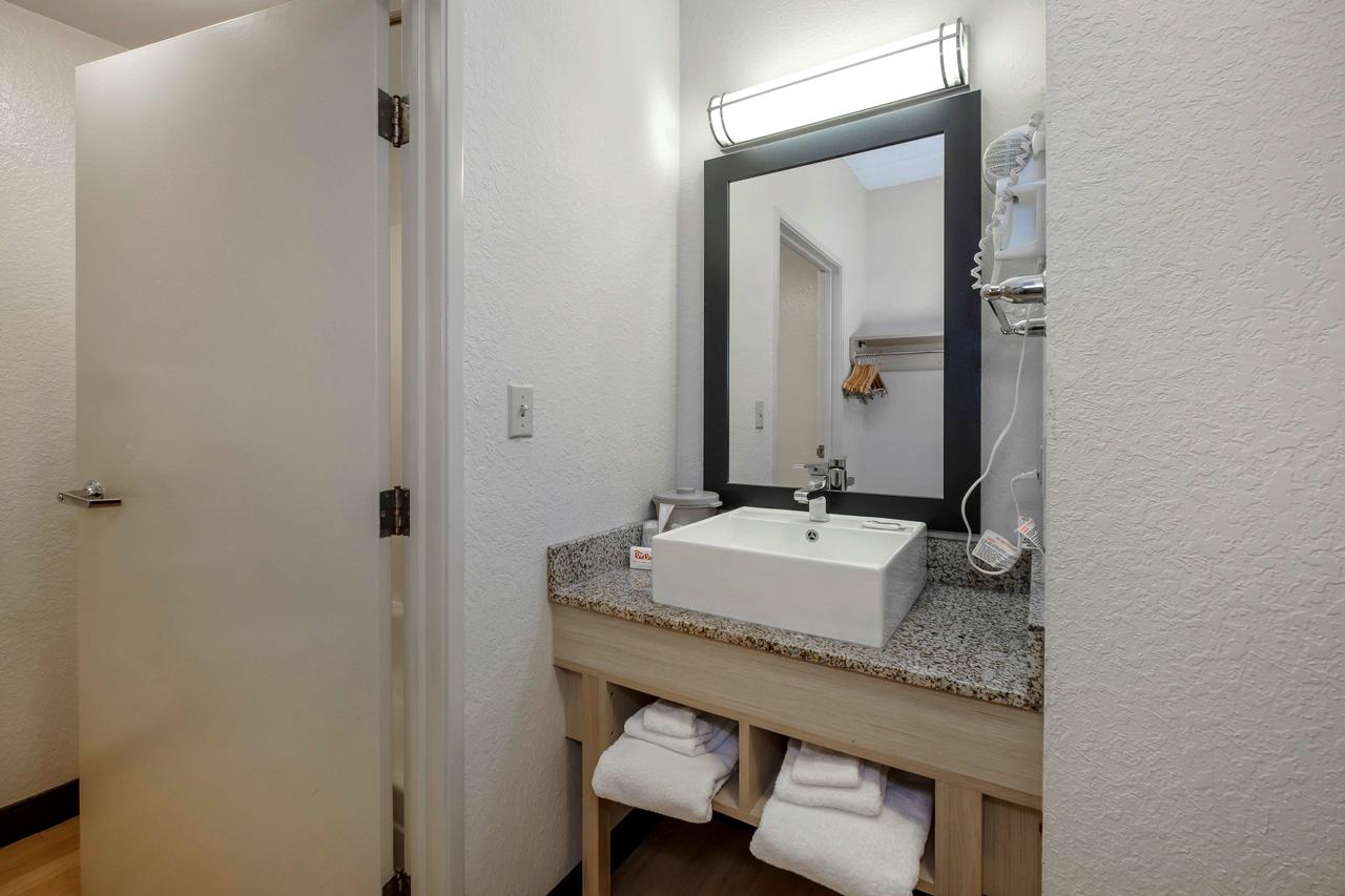 Red Roof Inn PLUS + Gainesville - thumb 40