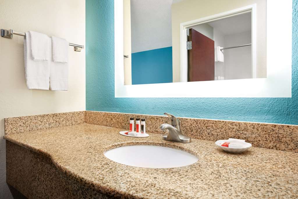 Baymont Inn & Suites Evansville East - thumb 5