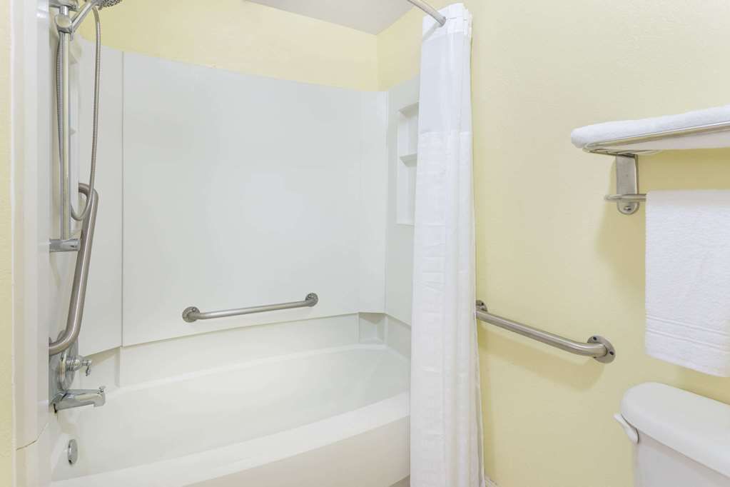 Super 8 Kingsland - thumb 5