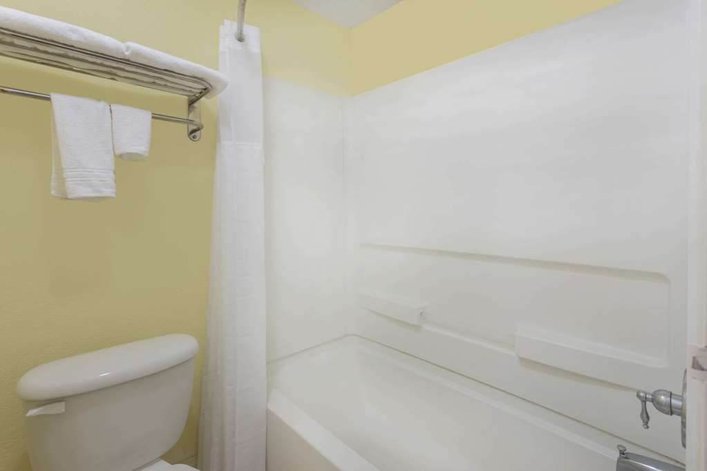 Super 8 Kingsland - thumb 7