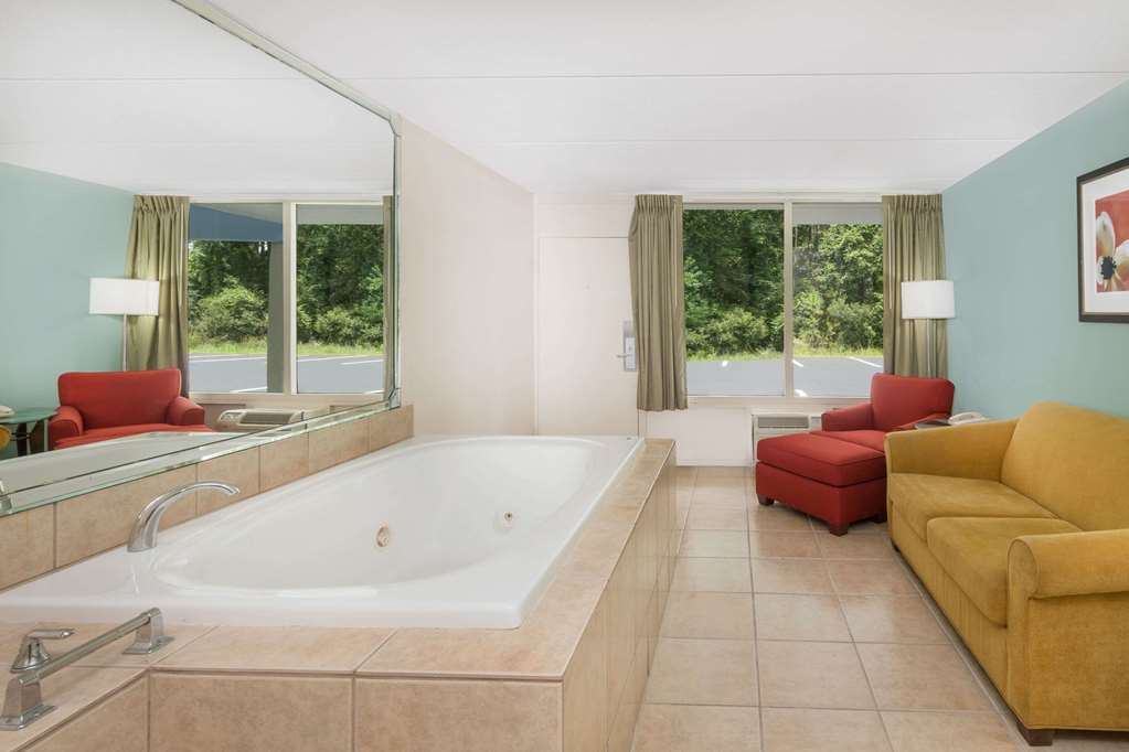 Super 8 Kingsland - thumb 12