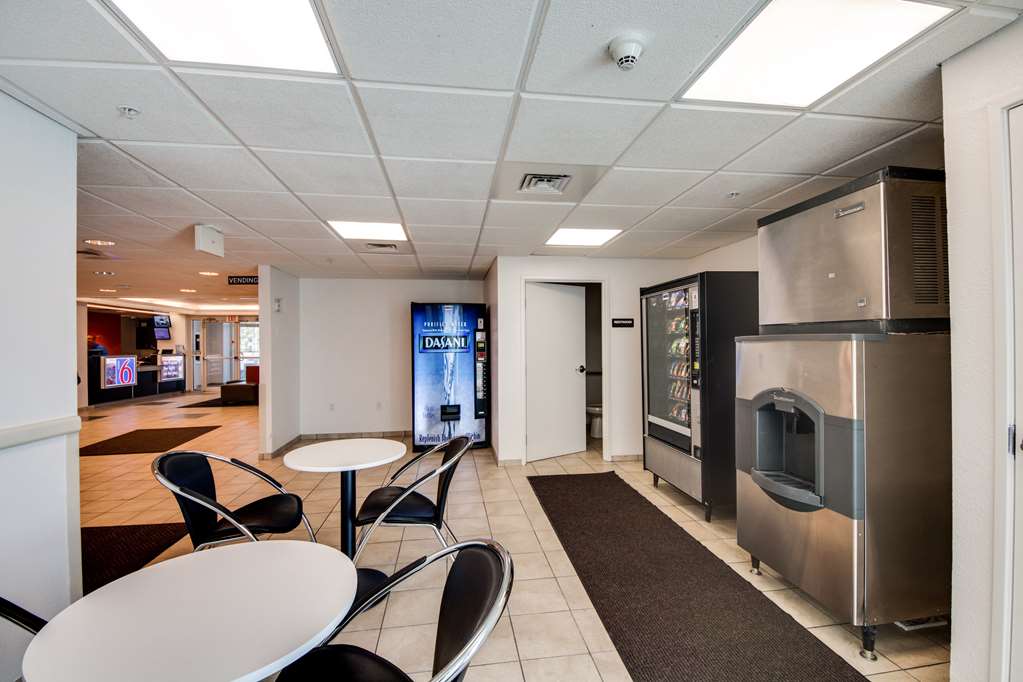 Motel 6 Brownsville - thumb 7