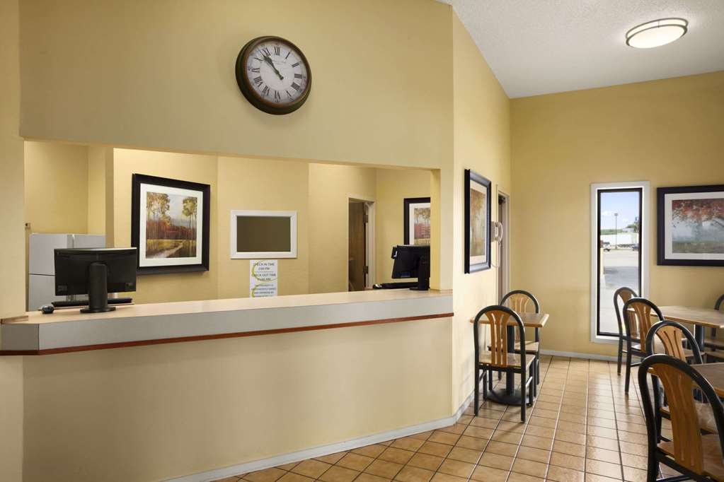 Super 8 Marion - thumb 3