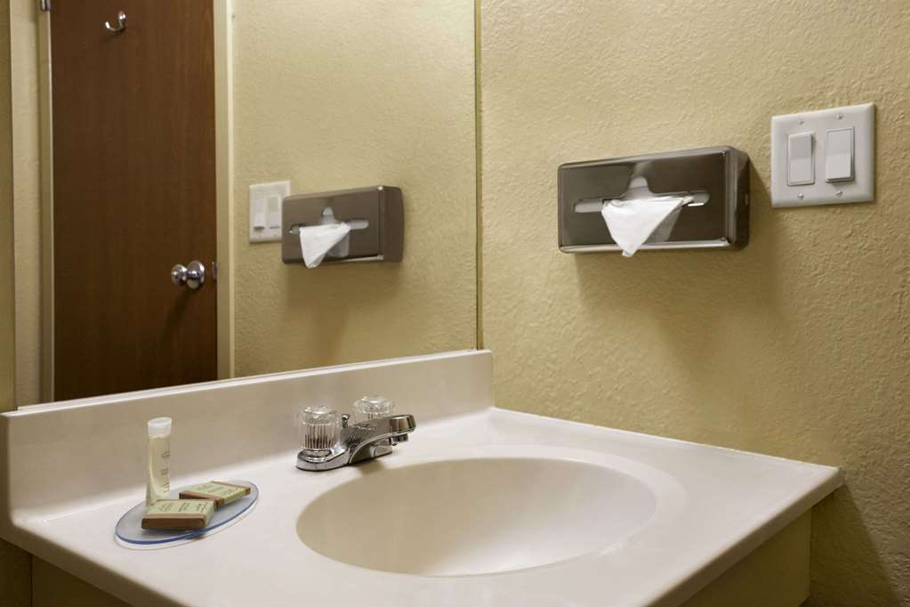 Super 8 Marion - thumb 8