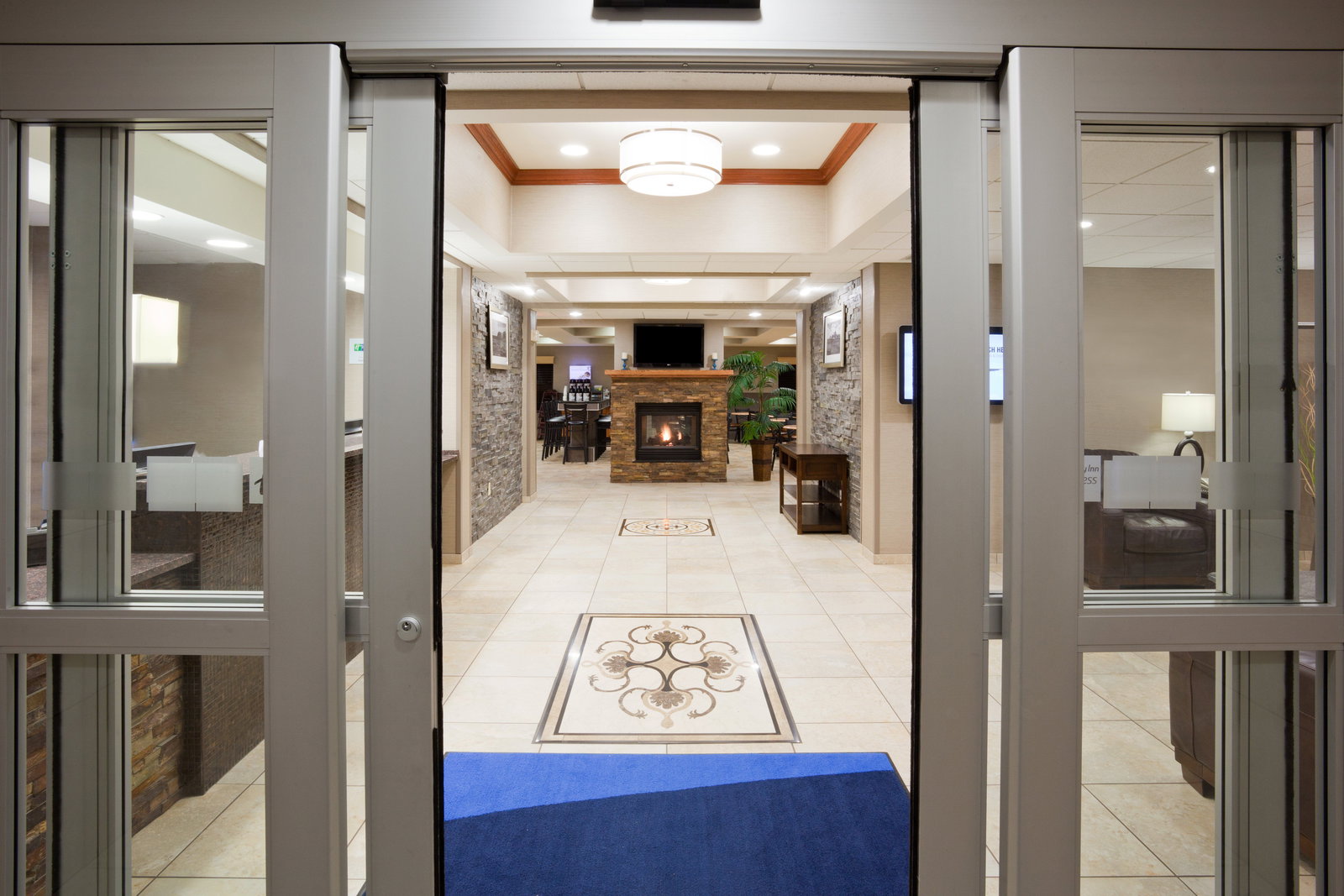 Holiday Inn Express & Suites - thumb 0