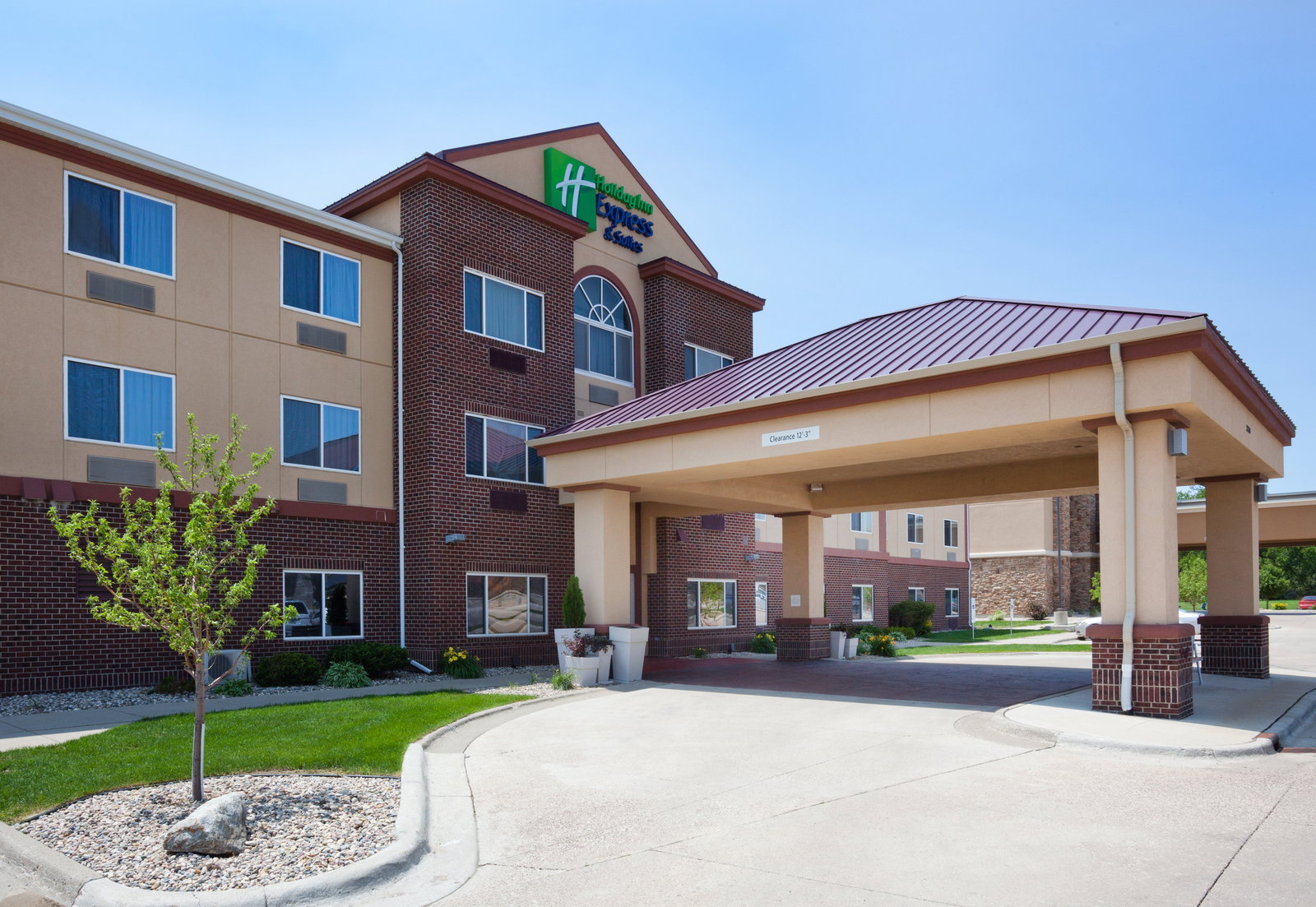 Holiday Inn Express & Suites - thumb 1