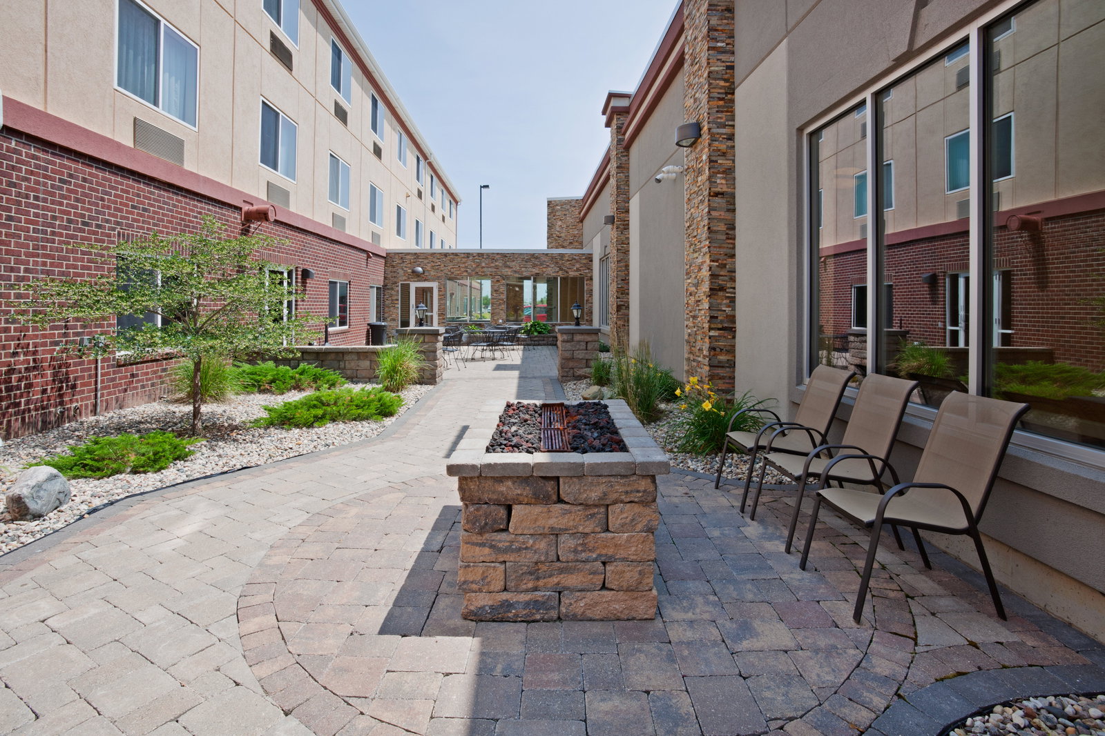 Holiday Inn Express & Suites - thumb 2