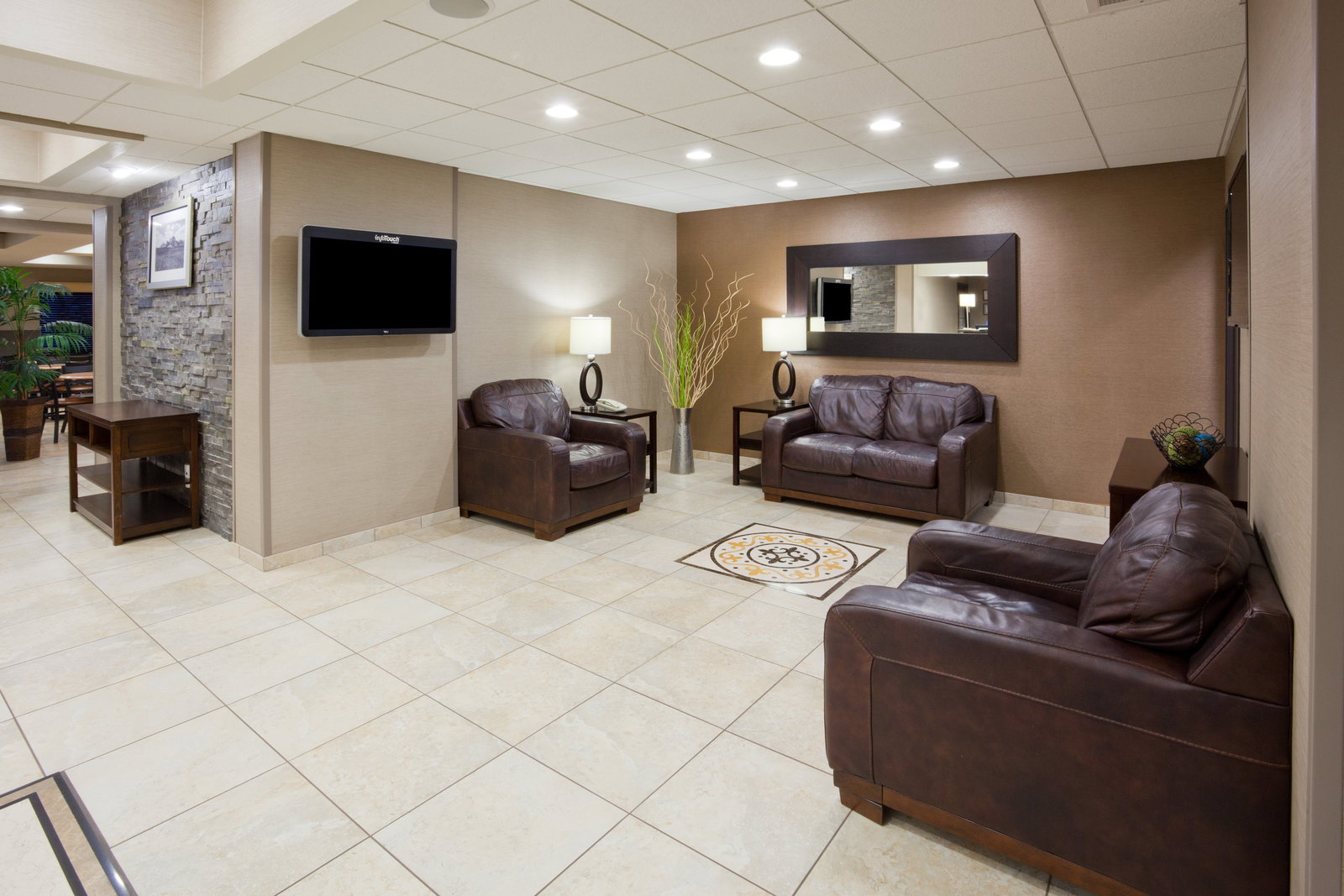 Holiday Inn Express & Suites - thumb 3