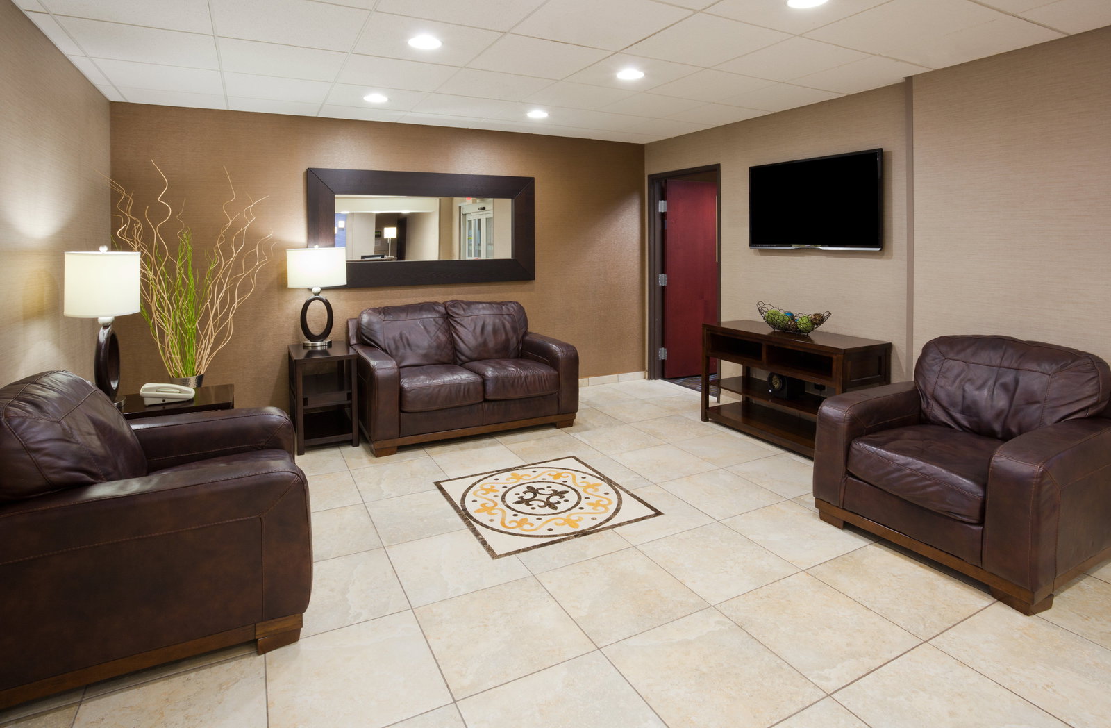 Holiday Inn Express & Suites - thumb 4