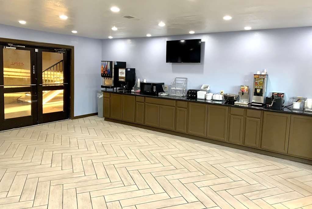 Super 8 Canton - thumb 5