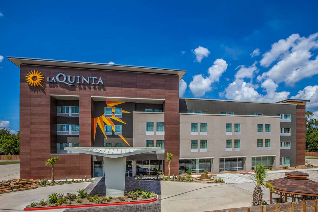 La Quinta Inn & Suites Houston East I-10 - thumb 0