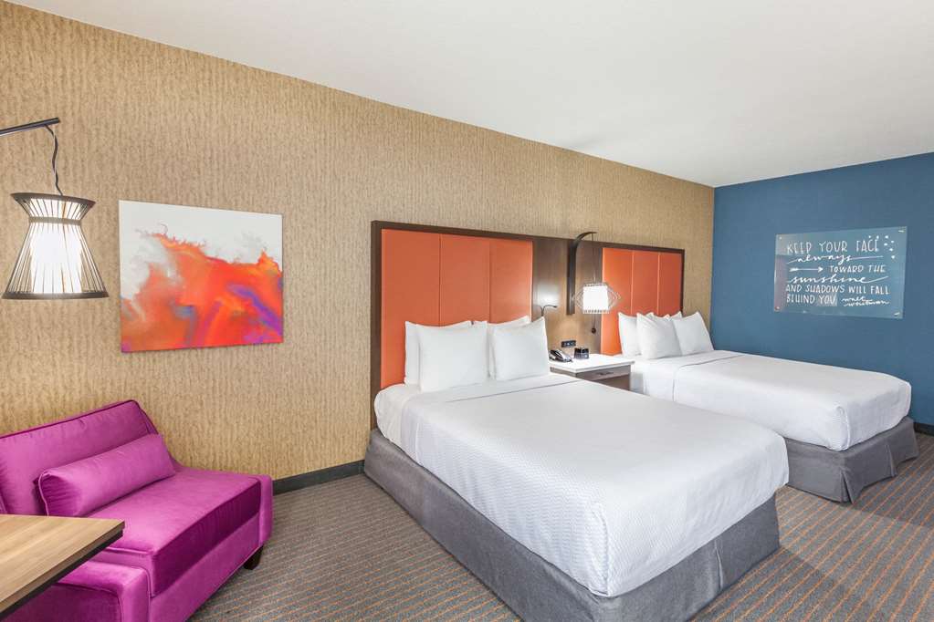 La Quinta Inn & Suites Houston East I-10 - thumb 5