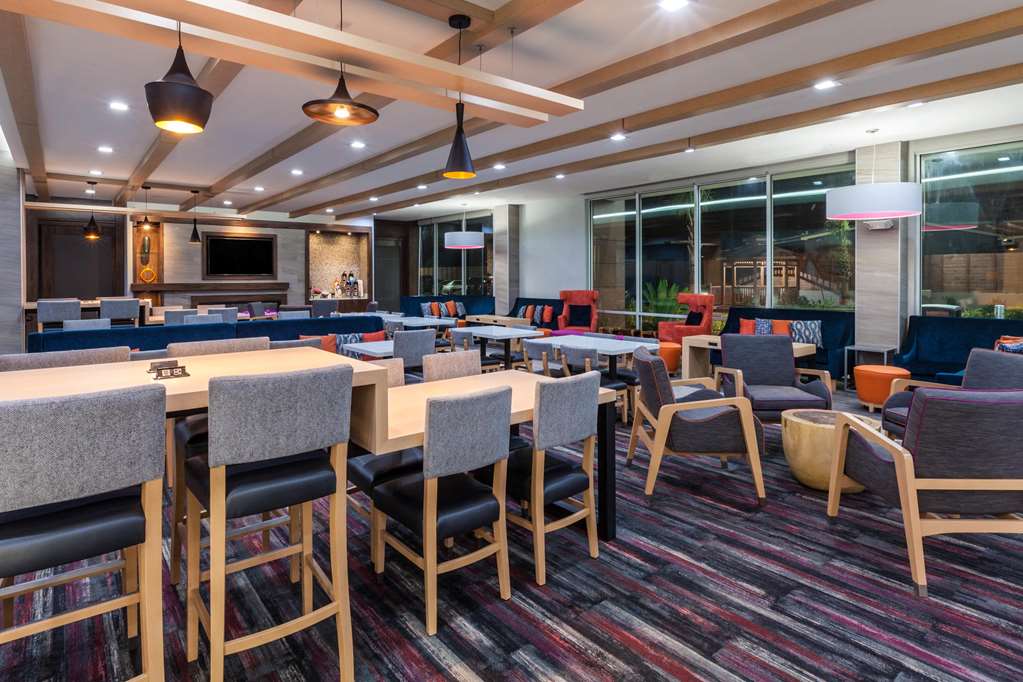 La Quinta Inn & Suites Houston East I-10 - thumb 16