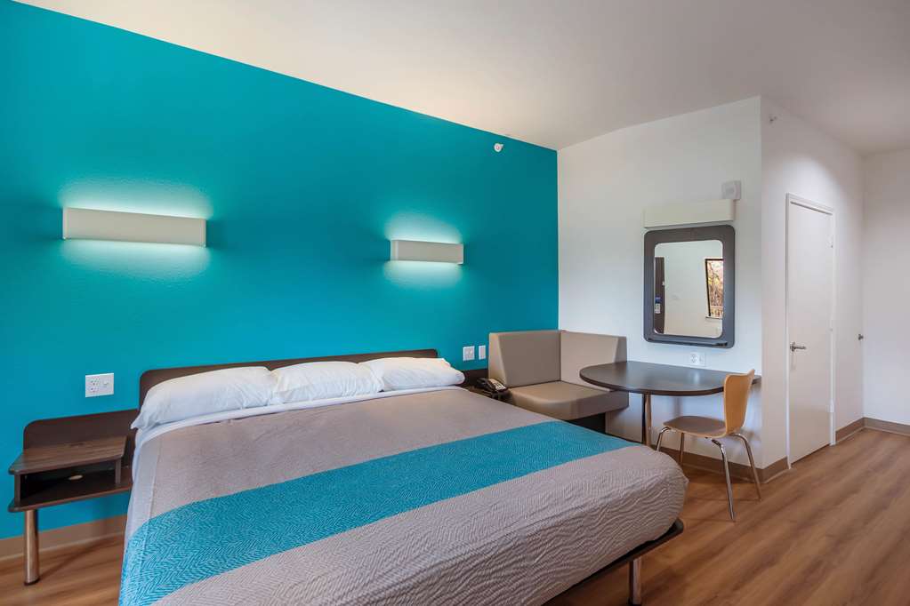 Motel 6 Channelview - thumb 11