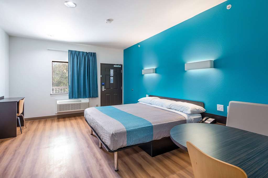 Motel 6 Channelview - thumb 16