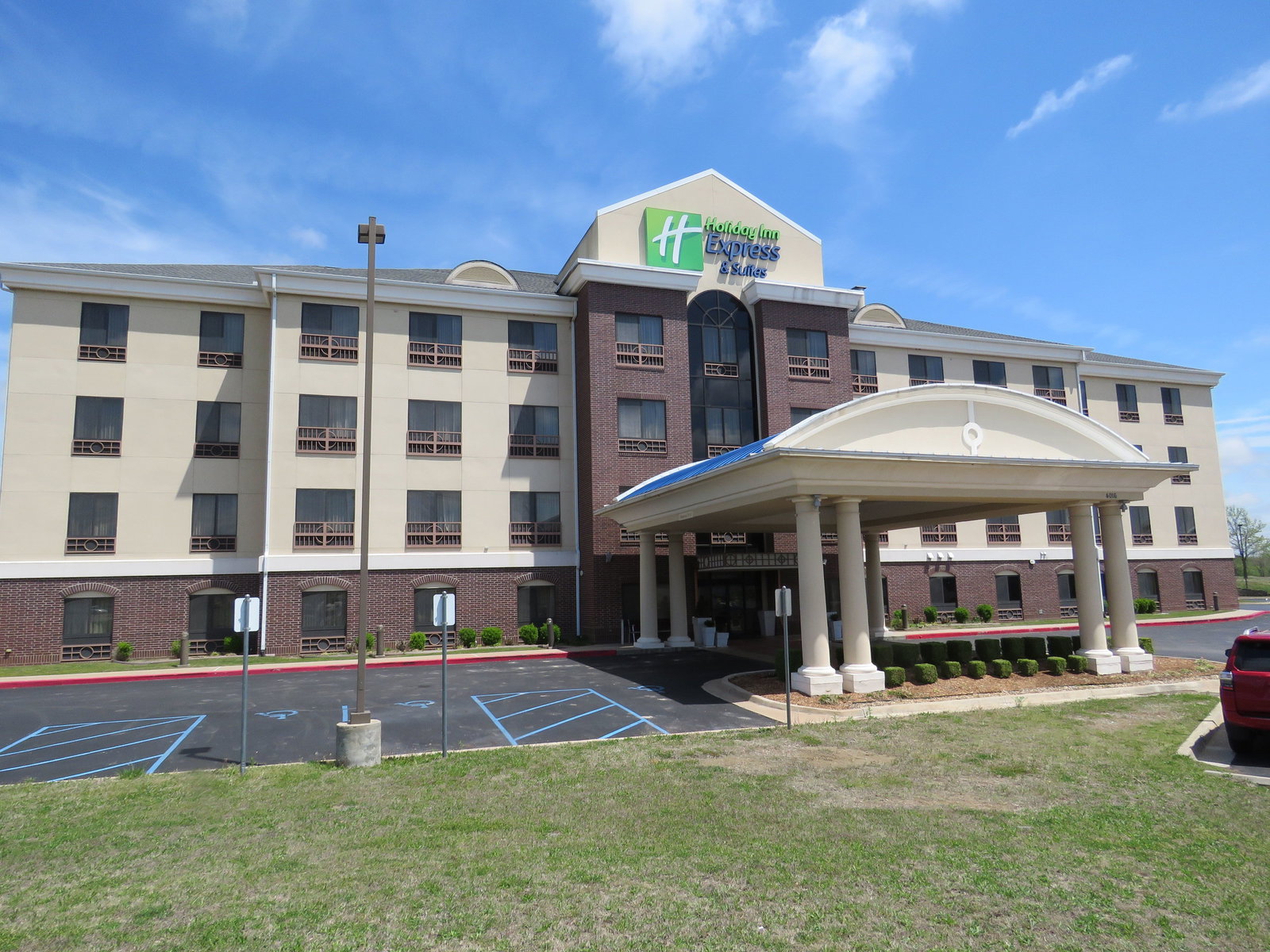 Holiday Inn Express Hotel & Suites - thumb 0