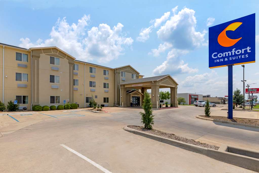 Comfort Inn & Suites - thumb 1