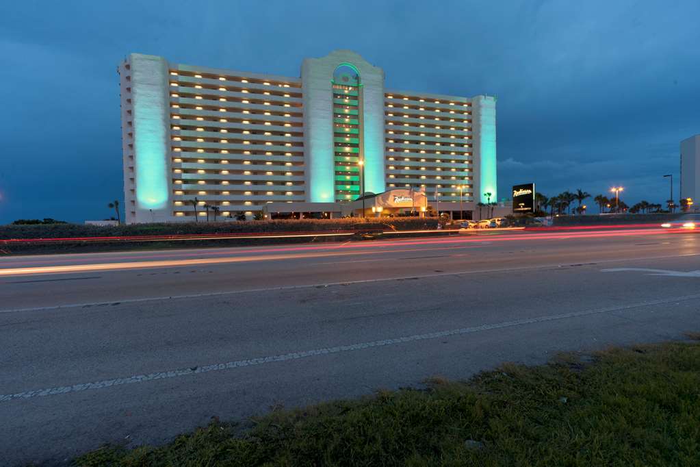 Radisson Suite Hotel Oceanfront - thumb 1