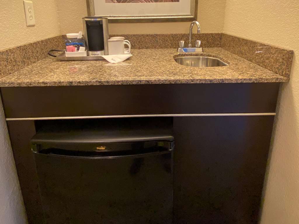Radisson Suite Hotel Oceanfront - thumb 14