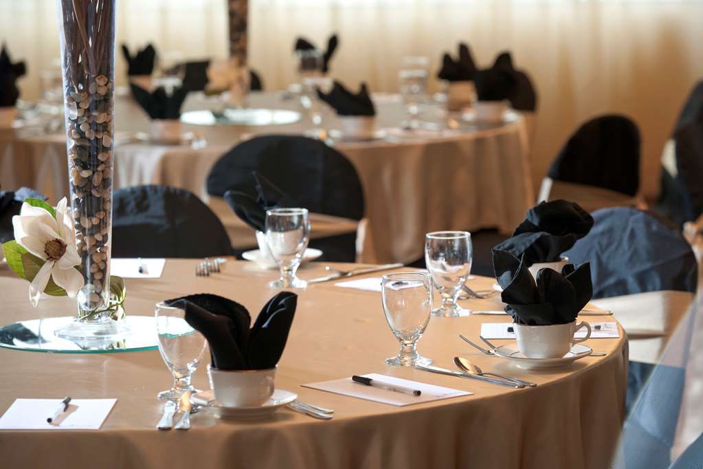 Radisson Suite Hotel Oceanfront - thumb 17