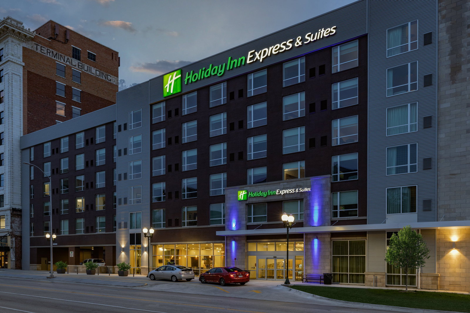 Holiday Inn Express & Suites Downtown - thumb 2