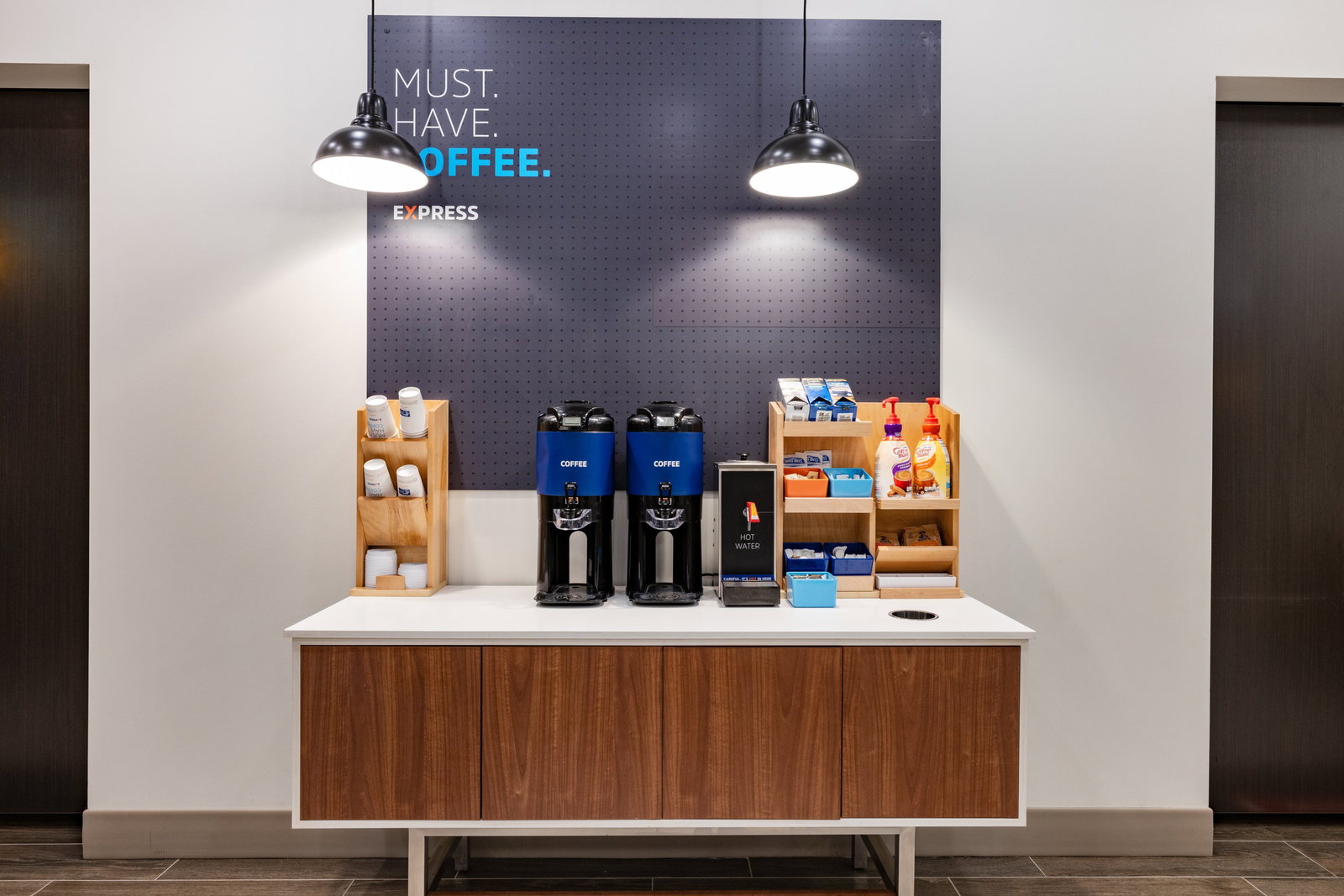 Holiday Inn Express & Suites Downtown - thumb 3