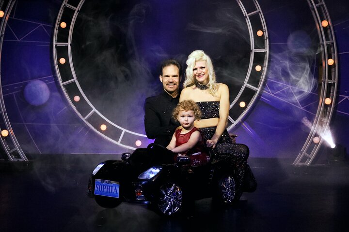 Garry & Janine Carson Escape Reality Branson Magic Dinner Show - thumb 0