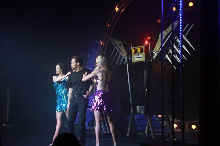 Garry & Janine Carson Escape Reality Branson Magic Dinner Show - thumb 1