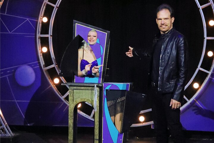 Garry & Janine Carson Escape Reality Branson Magic Dinner Show - thumb 4