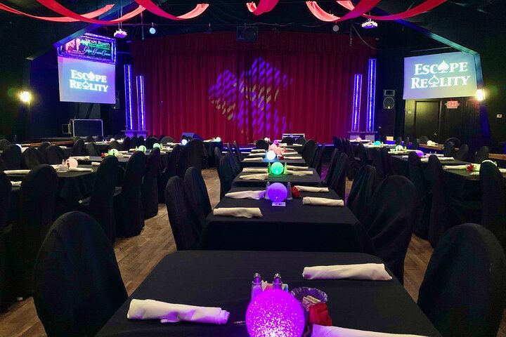 Garry & Janine Carson Escape Reality Branson Magic Dinner Show - thumb 5