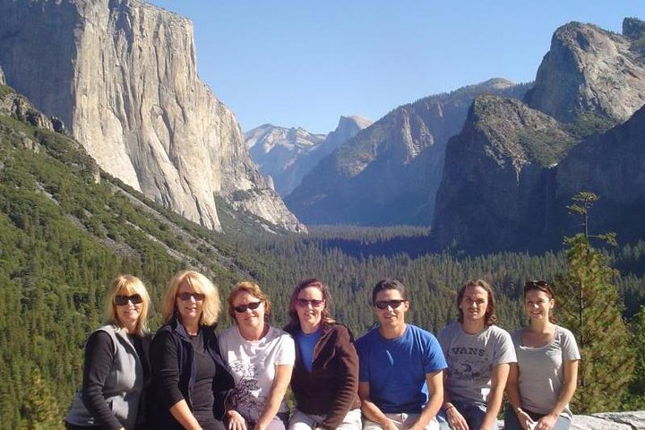 Semi Private Yosemite Tour with Ahwahnee Lunch - with Hotel Pickup 